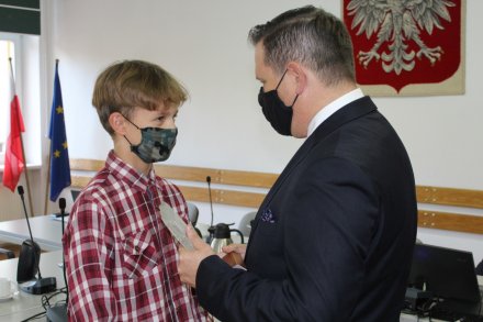 Wręczenie wyróżnień indywidulanych przez władze samorządowe